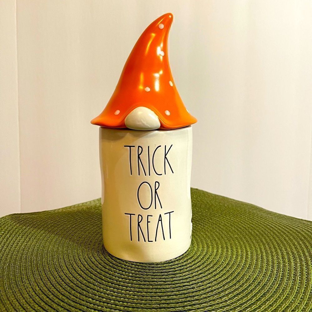 Rae Dunn Gnome candle with removeable top NWT
